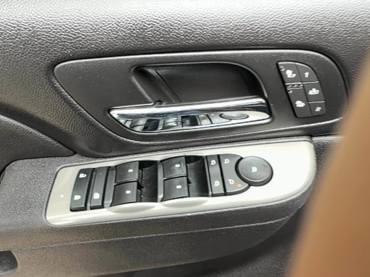 Used 2011 Chevrolet Avalanche LT AWD/4WD image 14