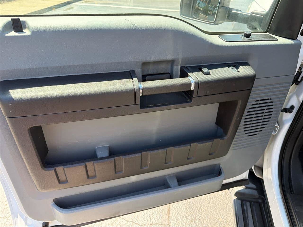 Used 2015 Ford F550 4x4 Regular Cab Super Duty image 13