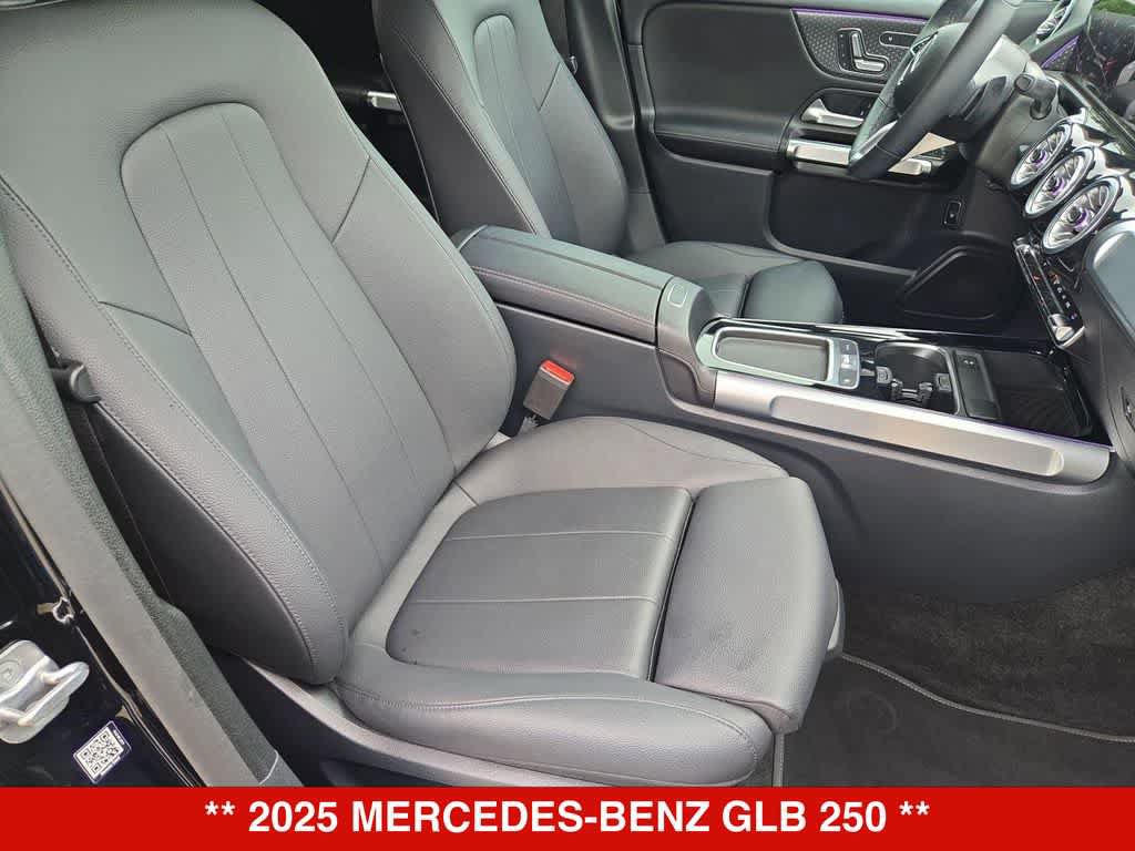 Used 2025 Mercedes-Benz GLB 250 image 21