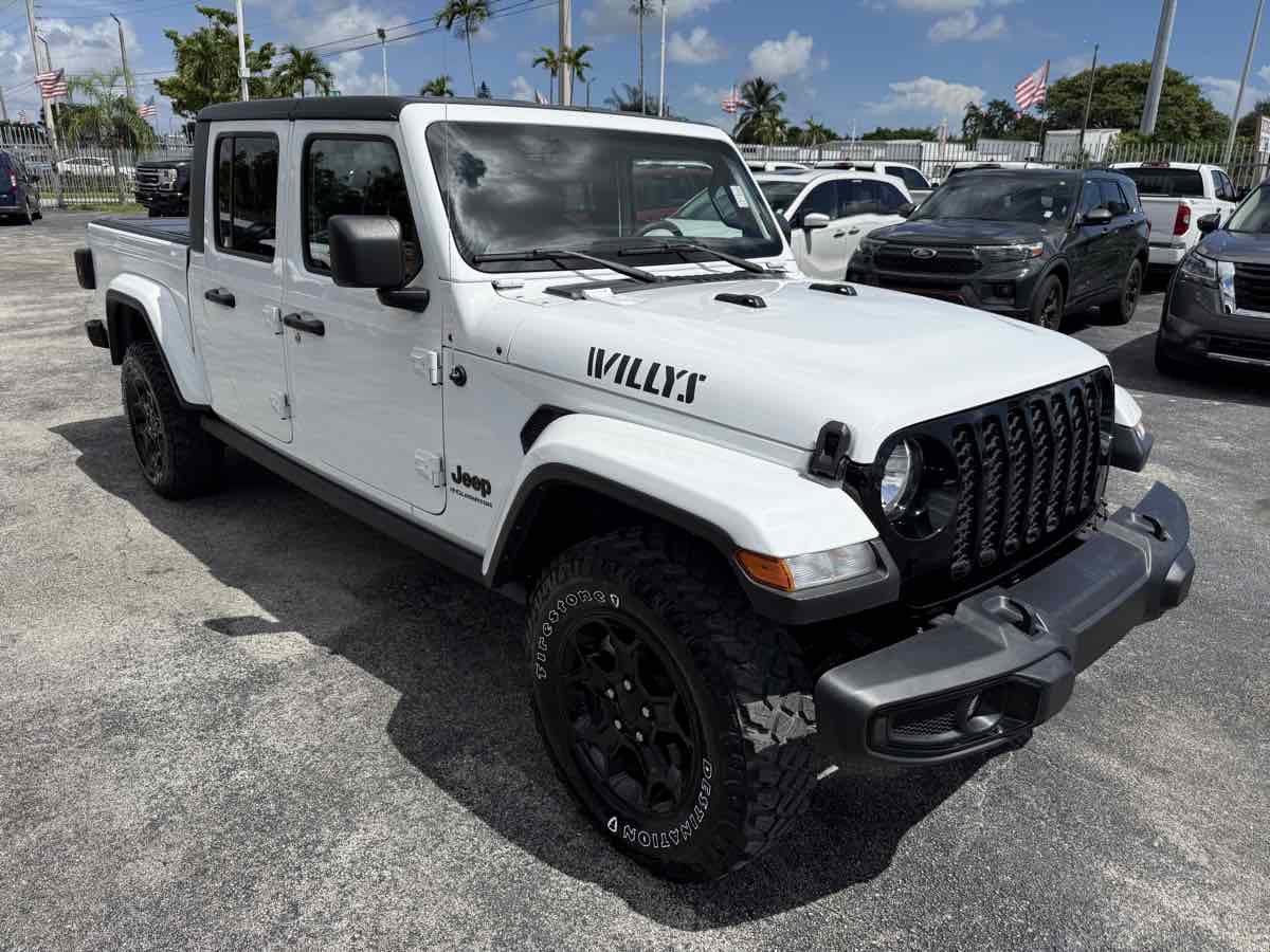Used 2023 Jeep Gladiator Sport AWD/4WD image 2