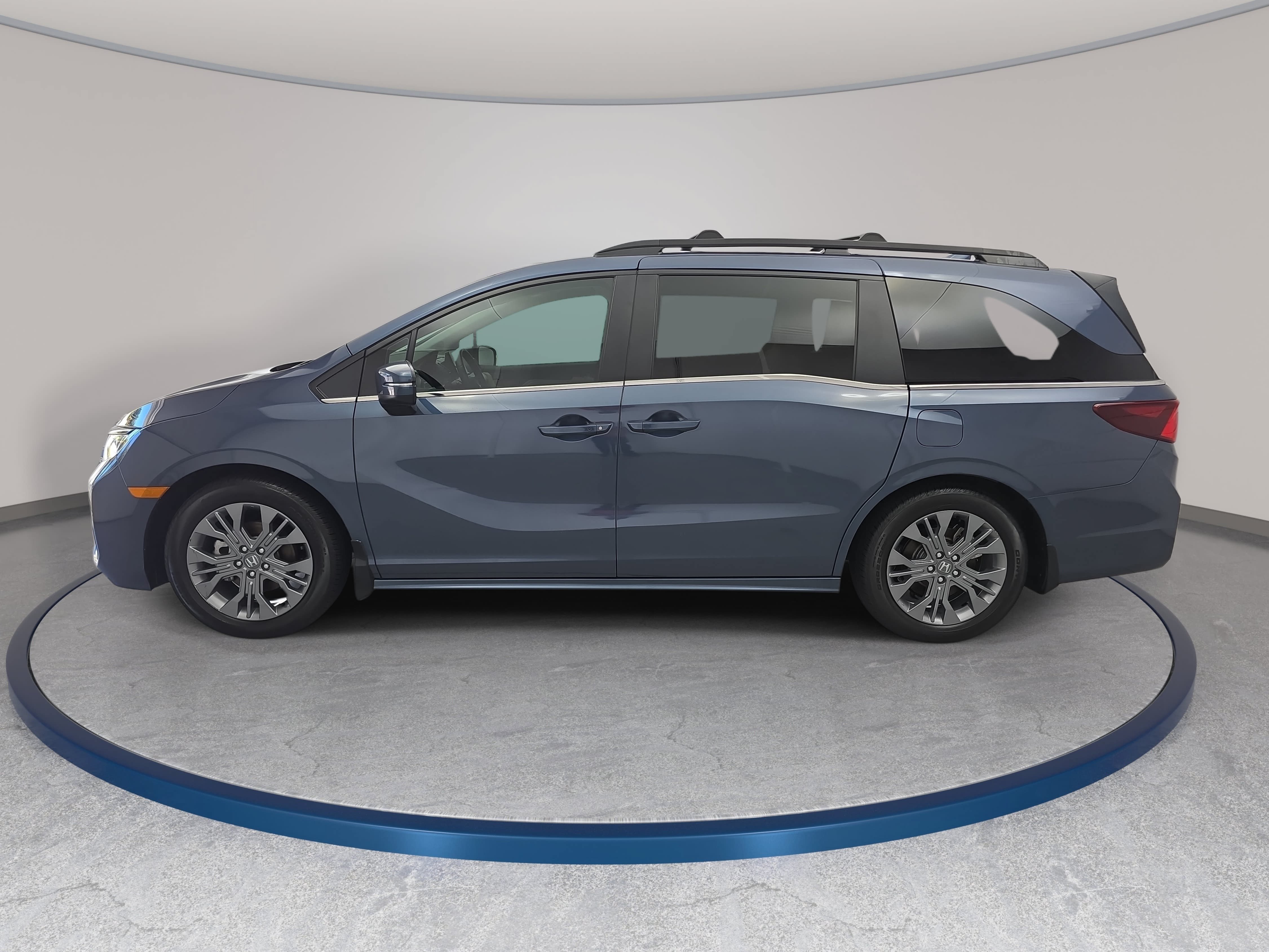Certified 2025 Honda Odyssey Touring image 8