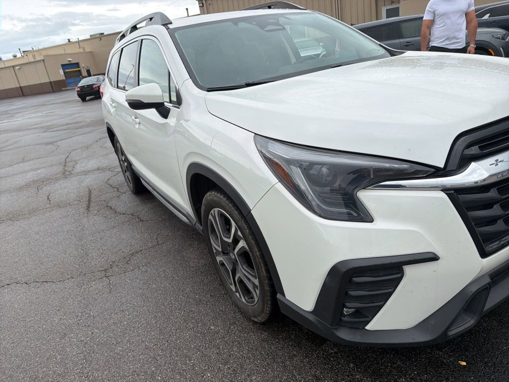 Used 2023 Subaru Ascent Limited image 1