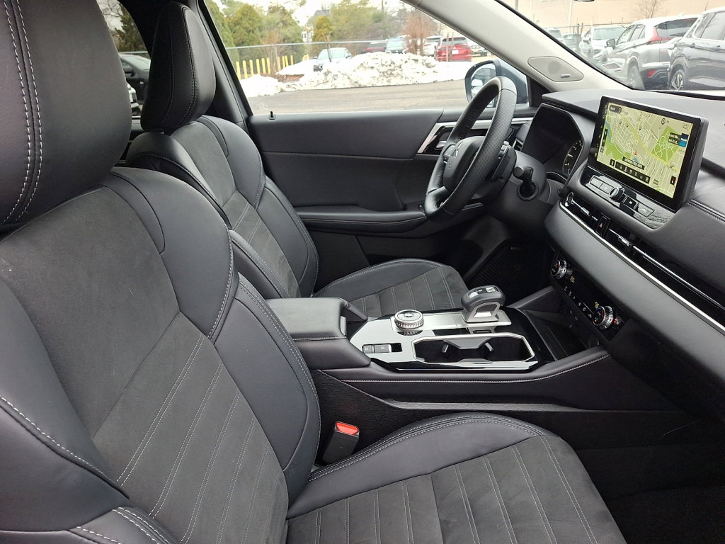 Used 2025 Mitsubishi Outlander SE AWD/4WD image 11