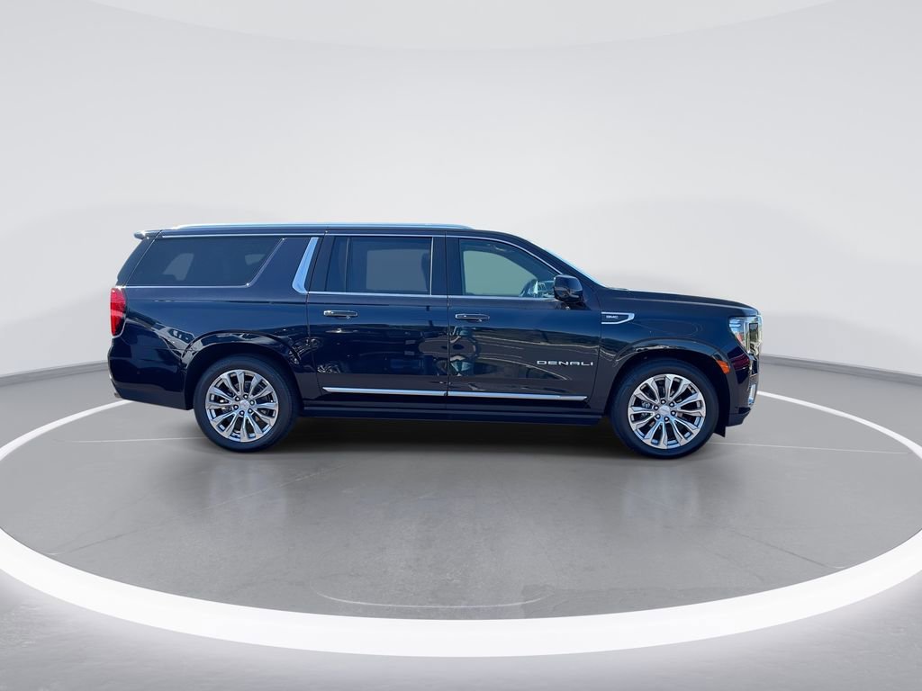 Used 2024 GMC Yukon XL Denali w/ Denali Reserve Package AWD/4WD image 9