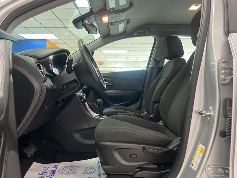 Used 2018 Chevrolet Trax LS FWD image 17