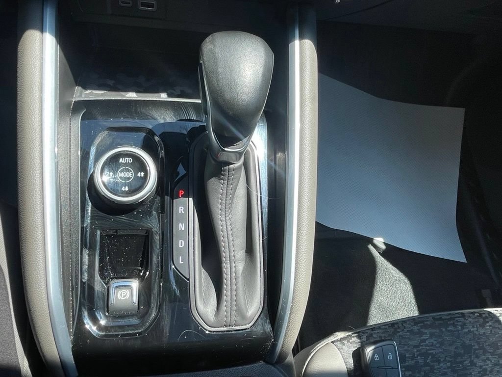 Used 2024 Chevrolet Colorado ZR2 w/ Technology Package AWD/4WD image 35