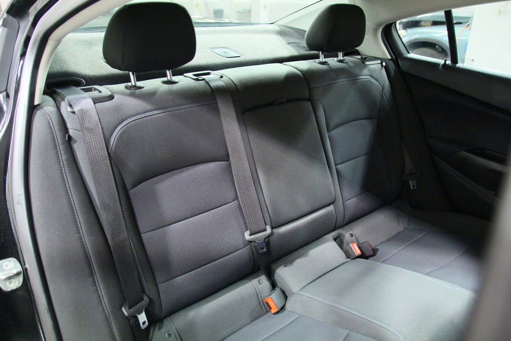 Used 2018 Chevrolet Cruze LT w/ Convenience Package FWD image 24