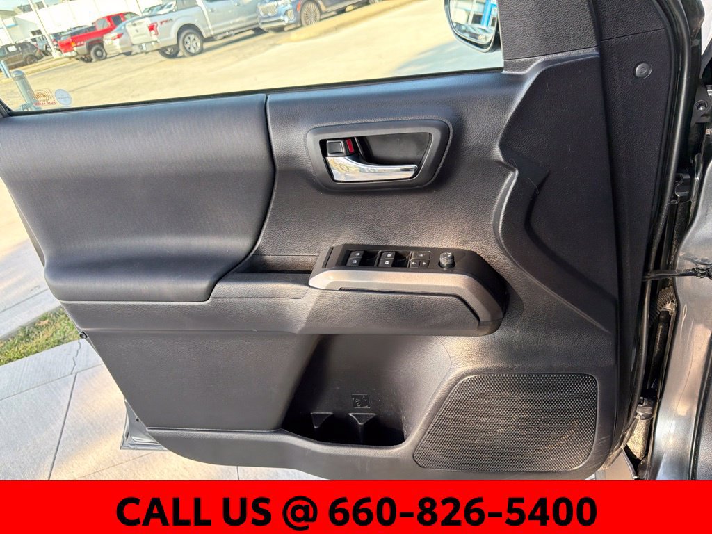 Used 2020 Toyota Tacoma TRD Sport w/ Technology Package AWD/4WD image 31
