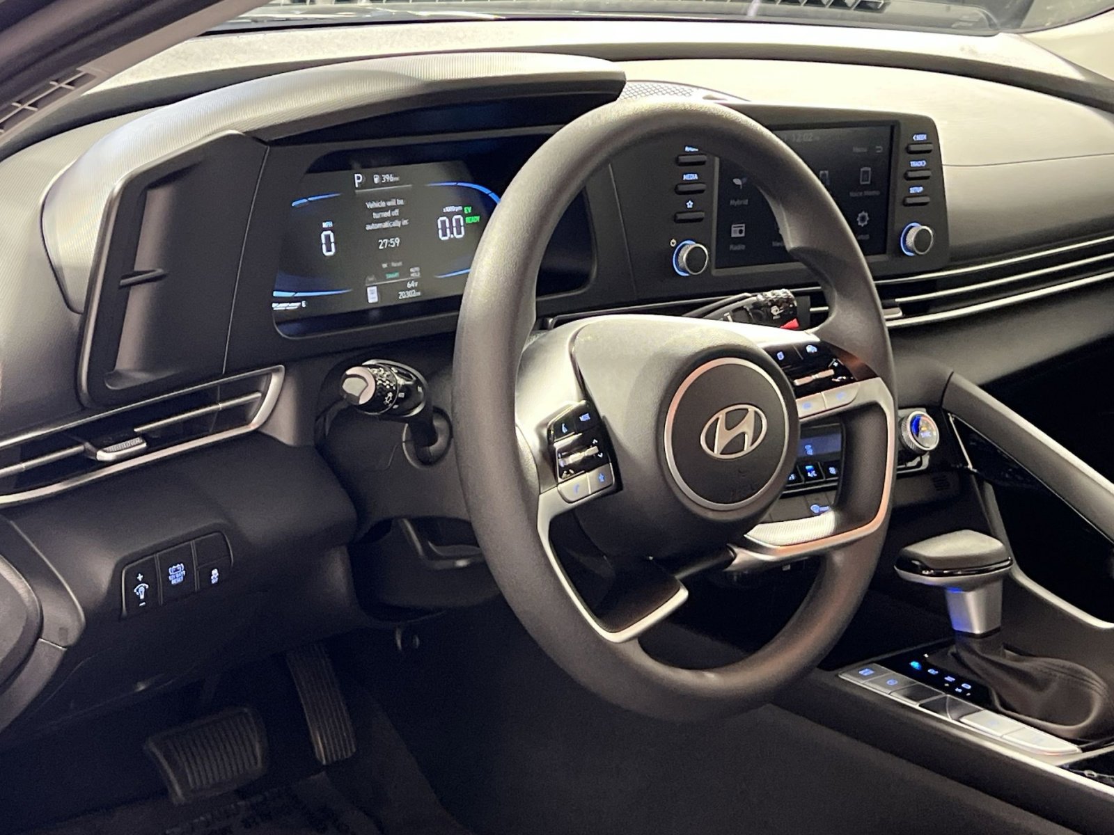 Used 2025 Hyundai Elantra Blue image 16