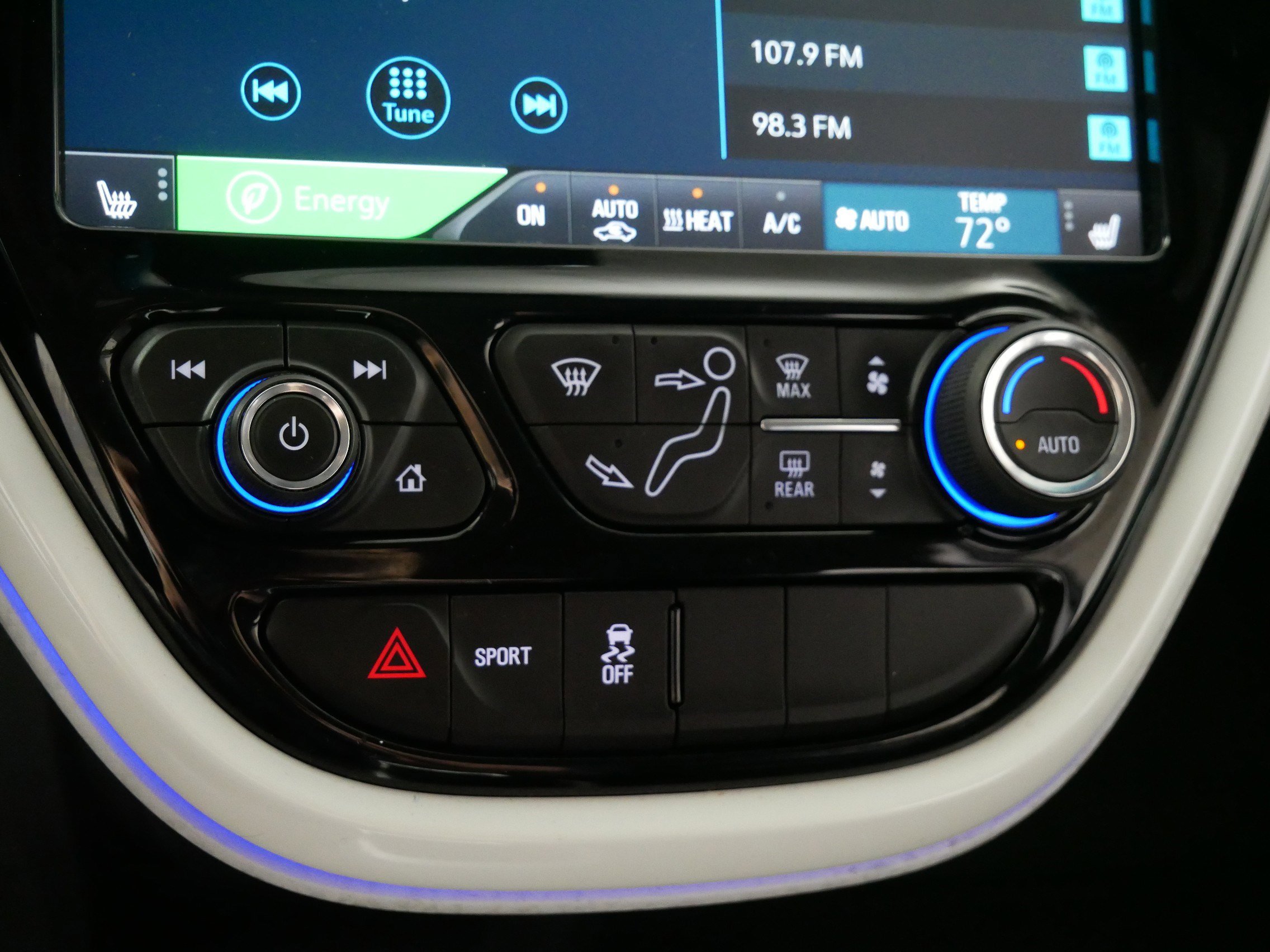 Used 2019 Chevrolet Bolt Premier w/ Infotainment Package image 23