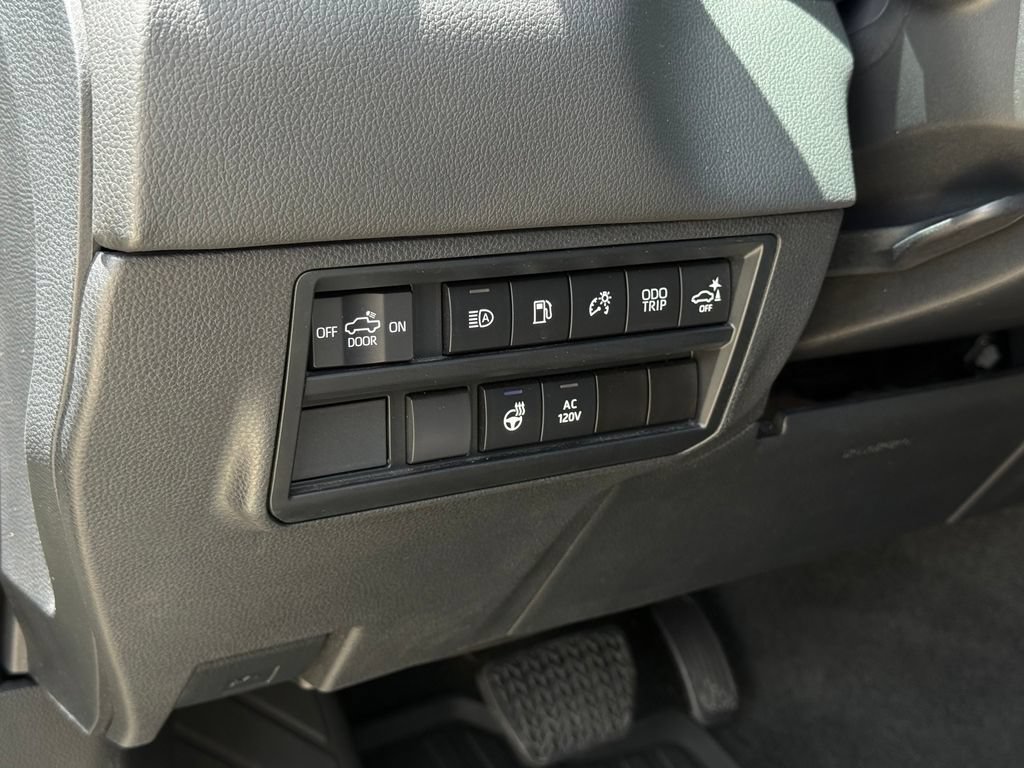 Used 2024 Toyota Tundra Limited AWD/4WD image 8