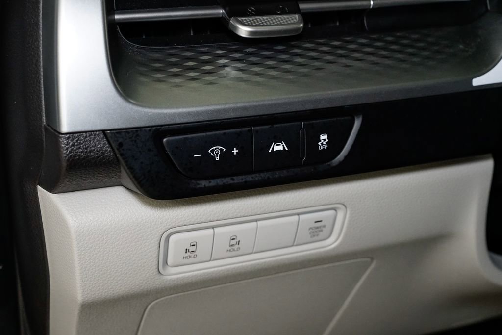 Certified 2024 Kia Carnival LX image 10