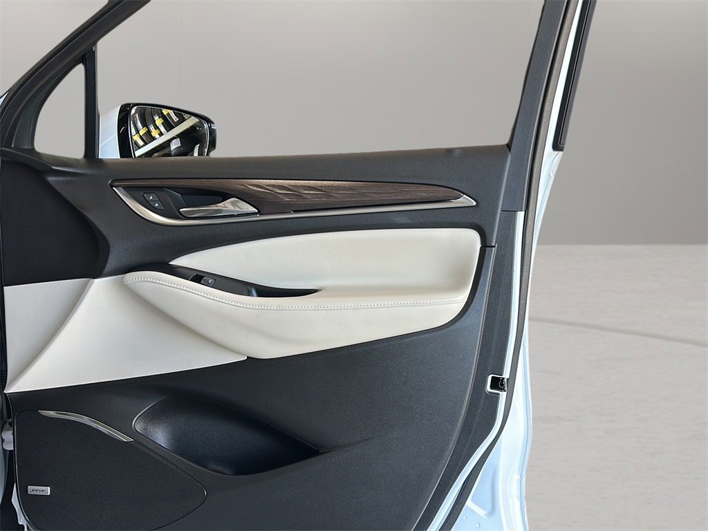 Used 2023 Buick Enclave Avenir w/ Avenir Technology Package image 4