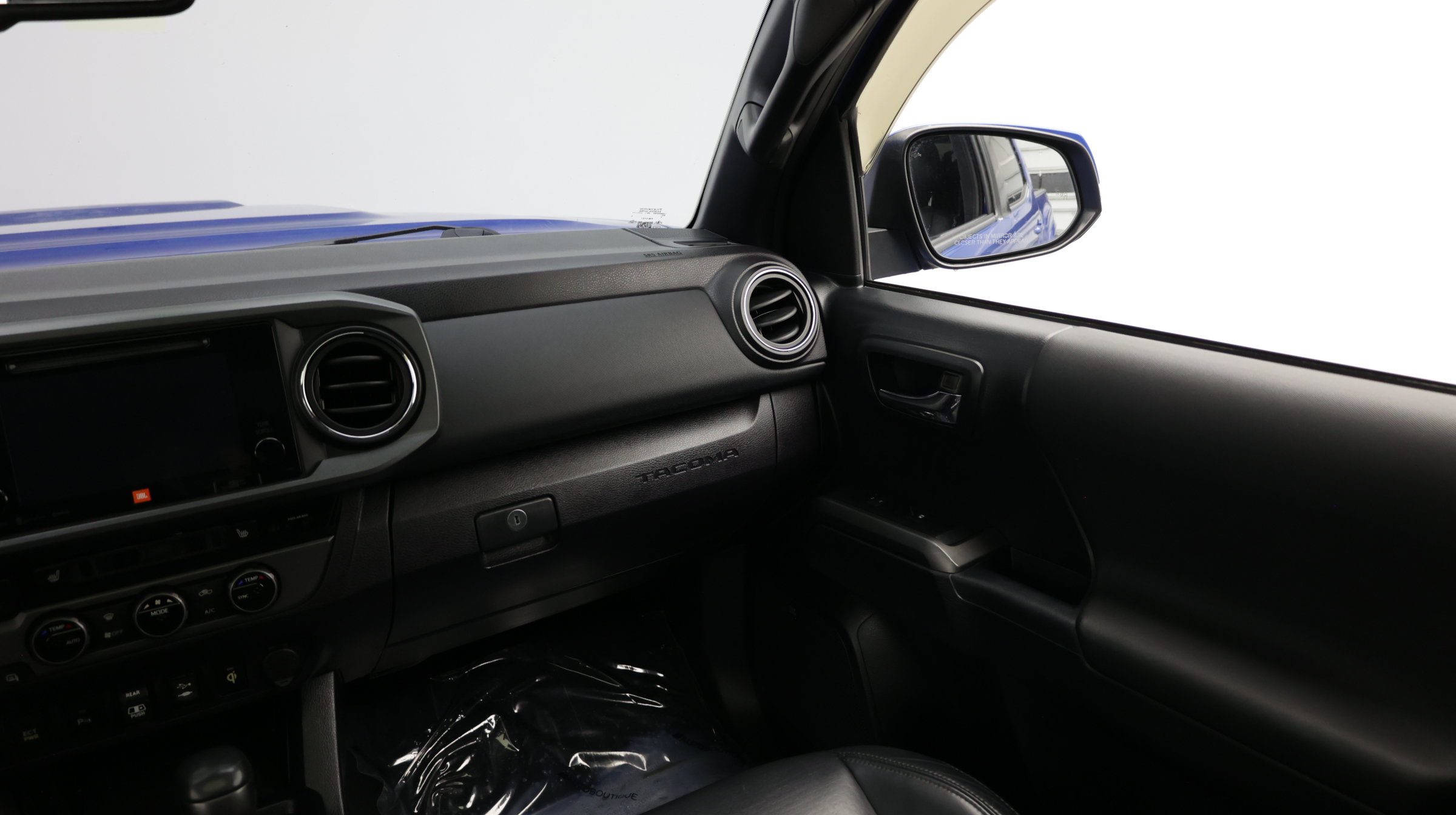 Used 2018 Toyota Tacoma TRD Sport AWD/4WD image 39
