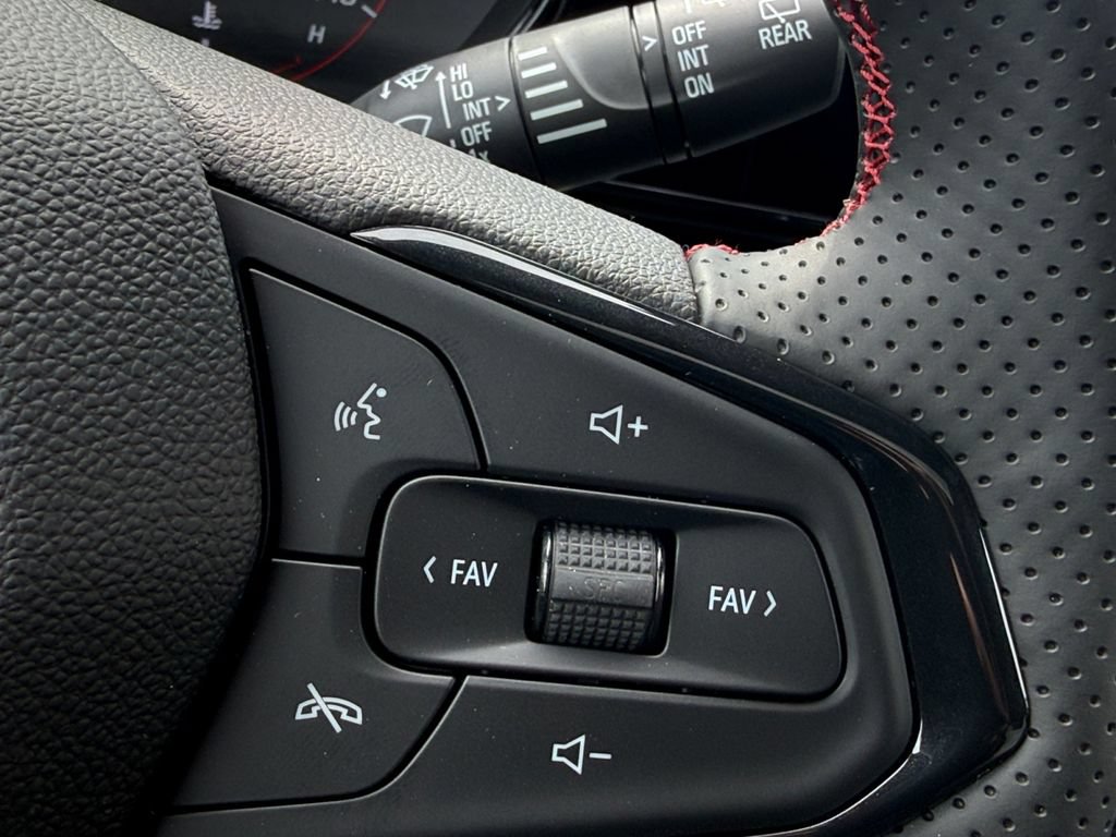 New 2026 Chevrolet Trax RS w/ Sunroof Package FWD image 19