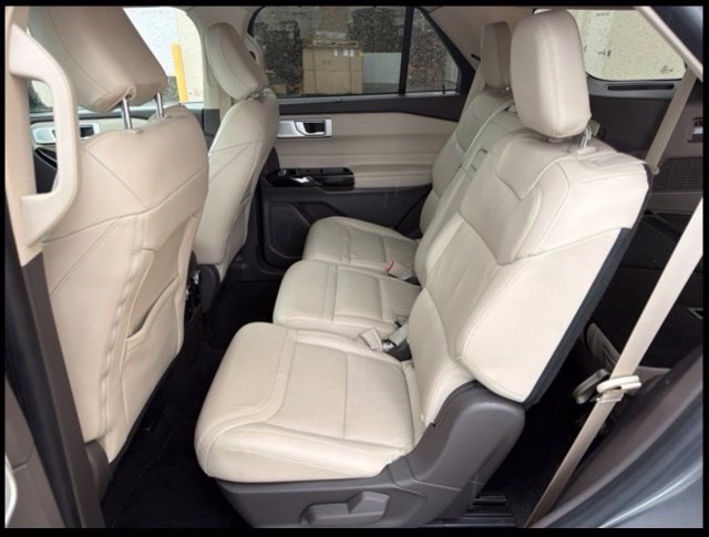 Used 2022 Ford Explorer Platinum w/ Equipment Group 601A AWD/4WD image 16