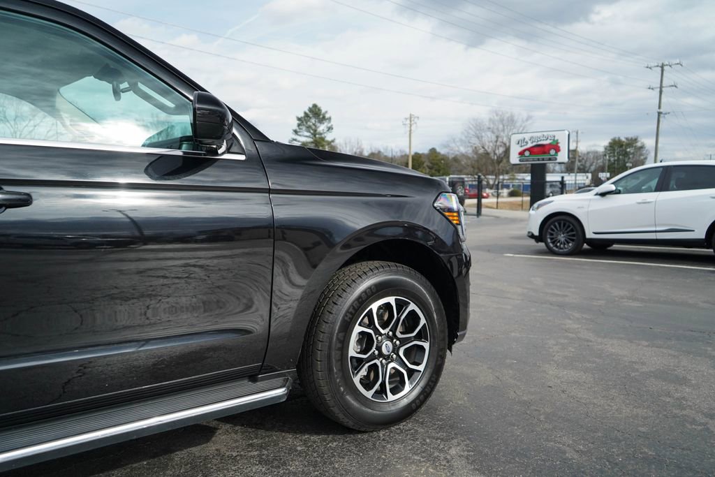 Used 2023 Ford Expedition Max XLT image 11