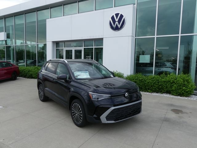 New 2026 Volkswagen Taos SE FWD image 1
