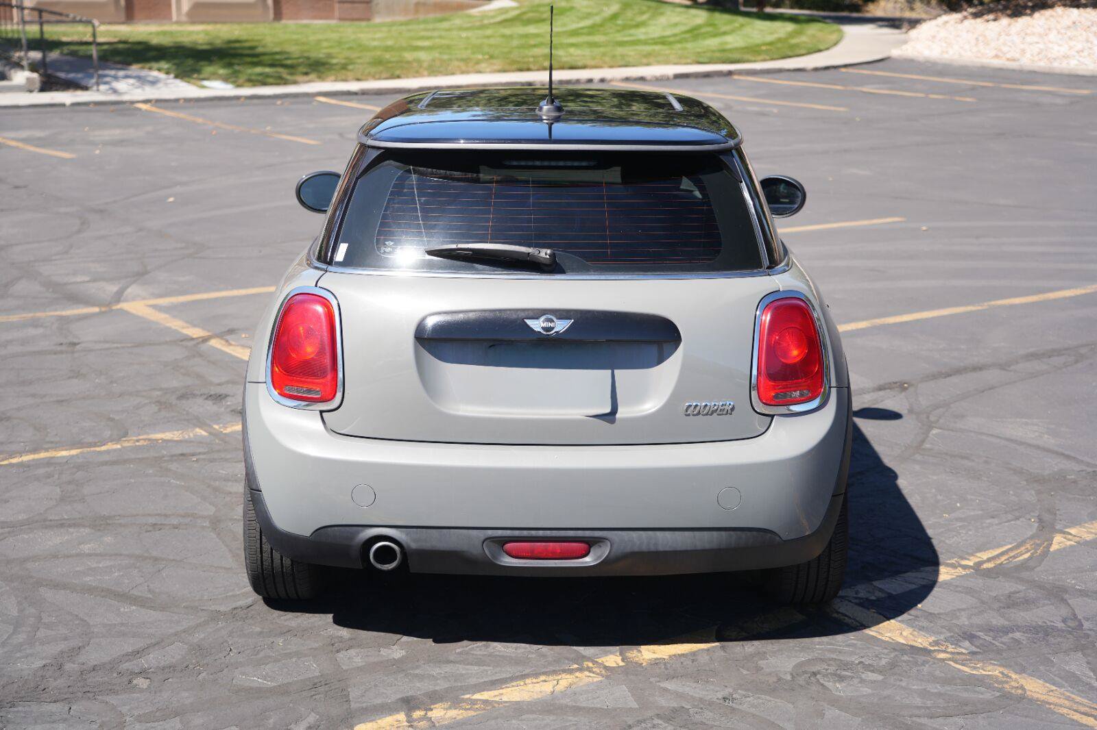Used 2017 MINI Cooper 2-Door Hardtop FWD image 4