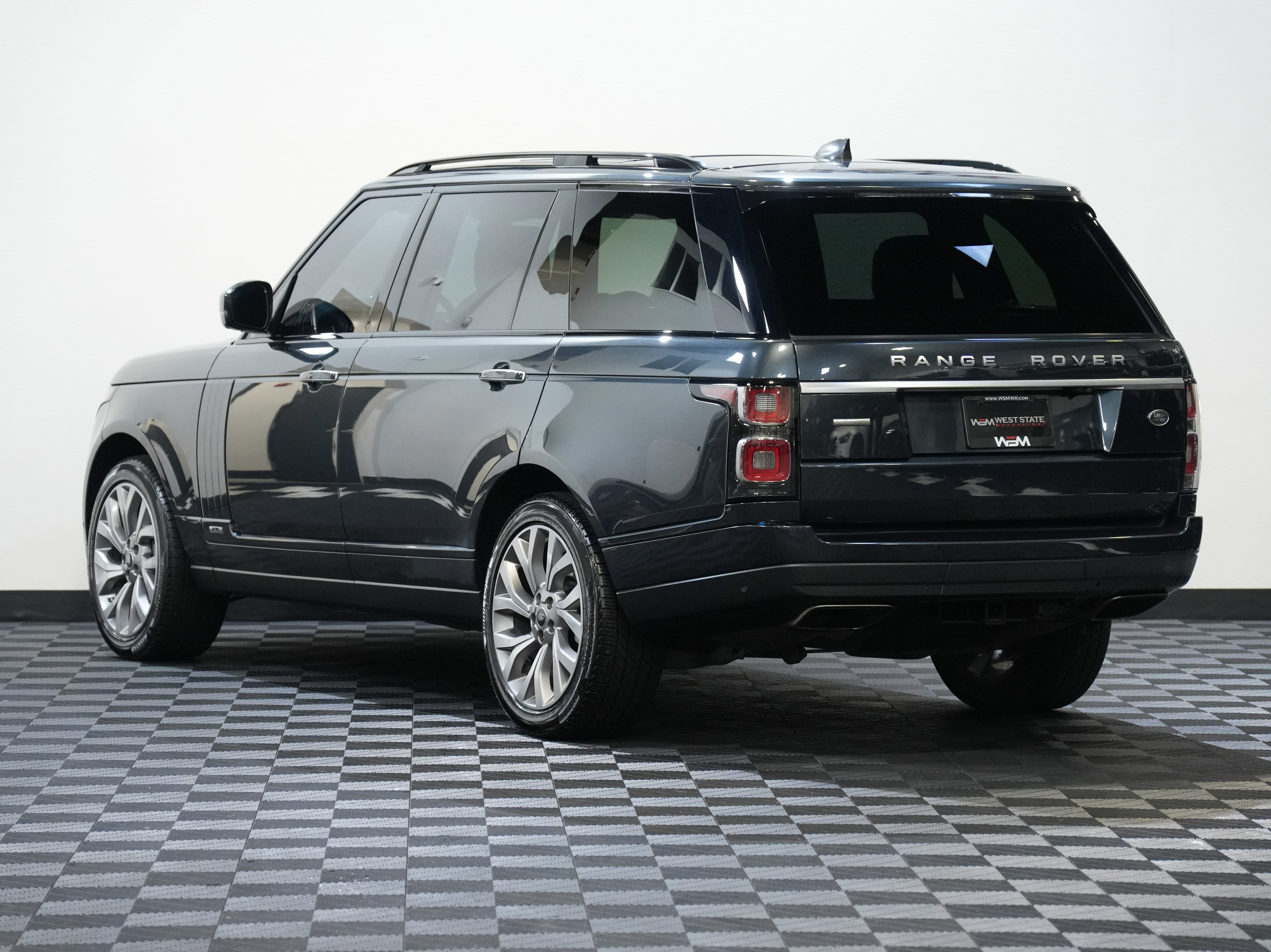 Used 2018 Land Rover Range Rover Long Wheelbase Autobiography image 8