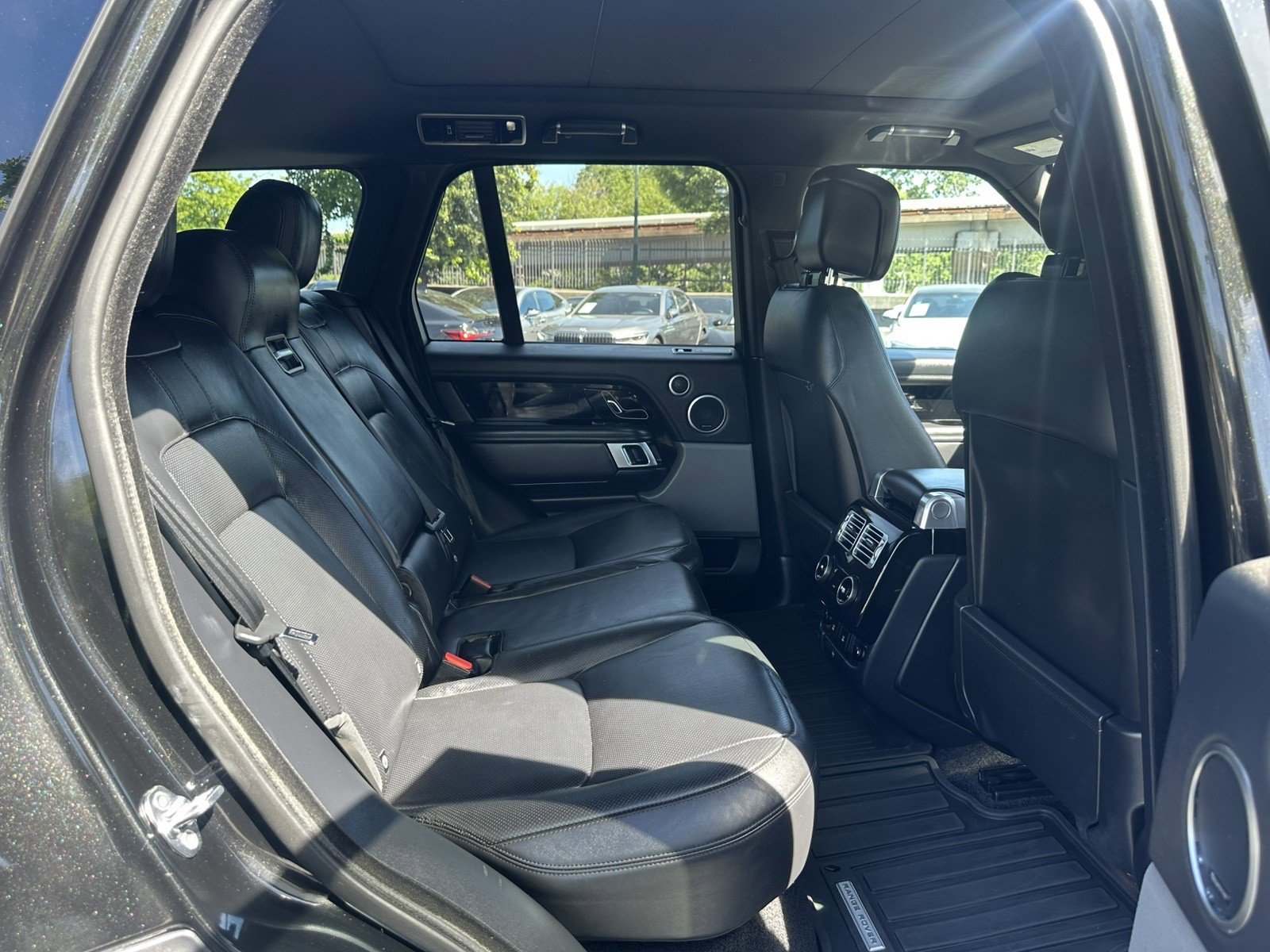 Used 2018 Land Rover Range Rover HSE image 22
