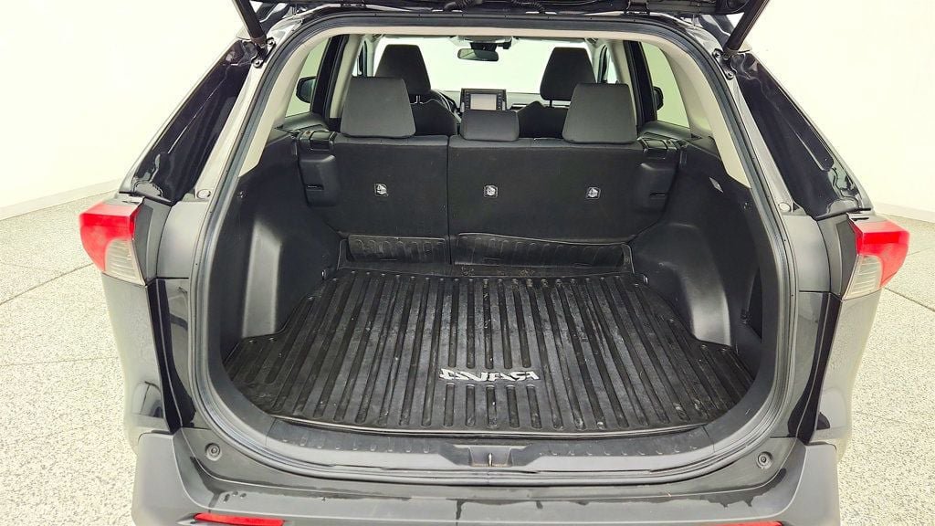 Used 2019 Toyota RAV4 XLE image 21