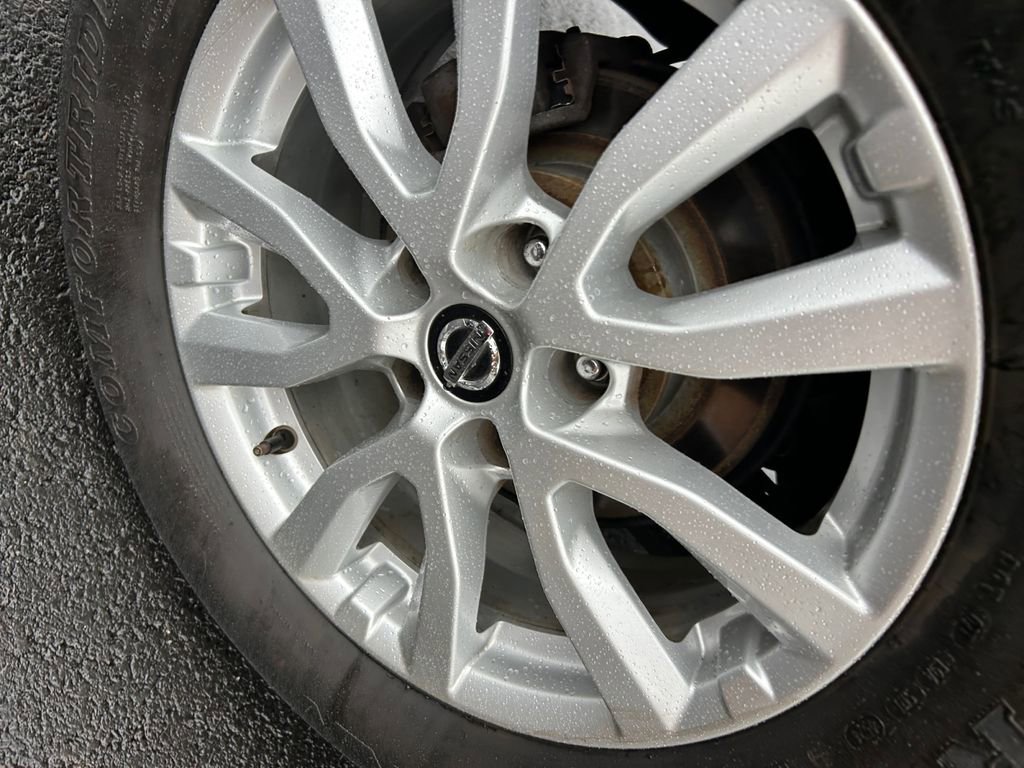 Used 2020 Nissan Rogue SV image 29