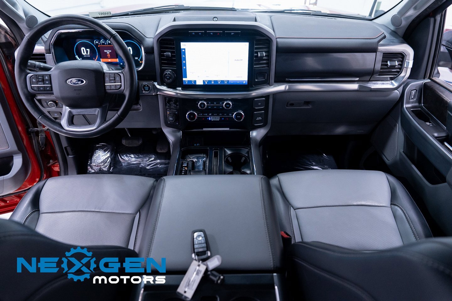 Used 2023 Ford F150 Lariat w/ Trailer Tow Package image 11