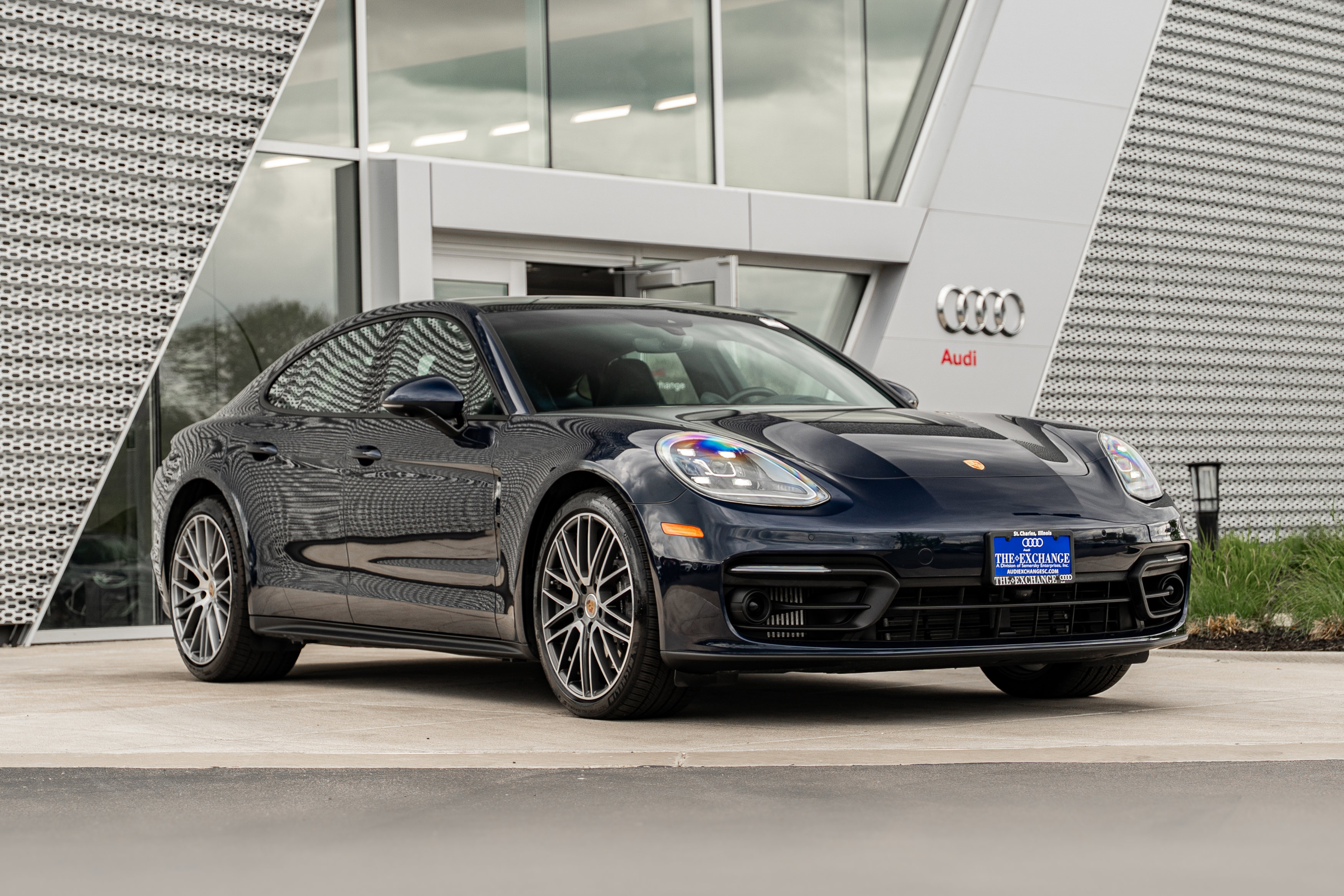 Used 2021 Porsche Panamera 4 AWD/4WD image 1