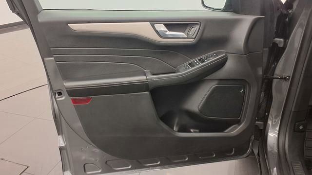 Used 2021 Ford Escape SE image 15