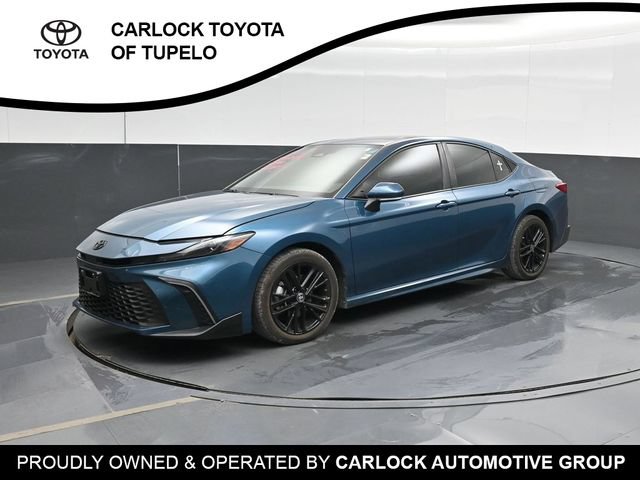 Used 2025 Toyota Camry SE w/ Convenience Package FWD image 1