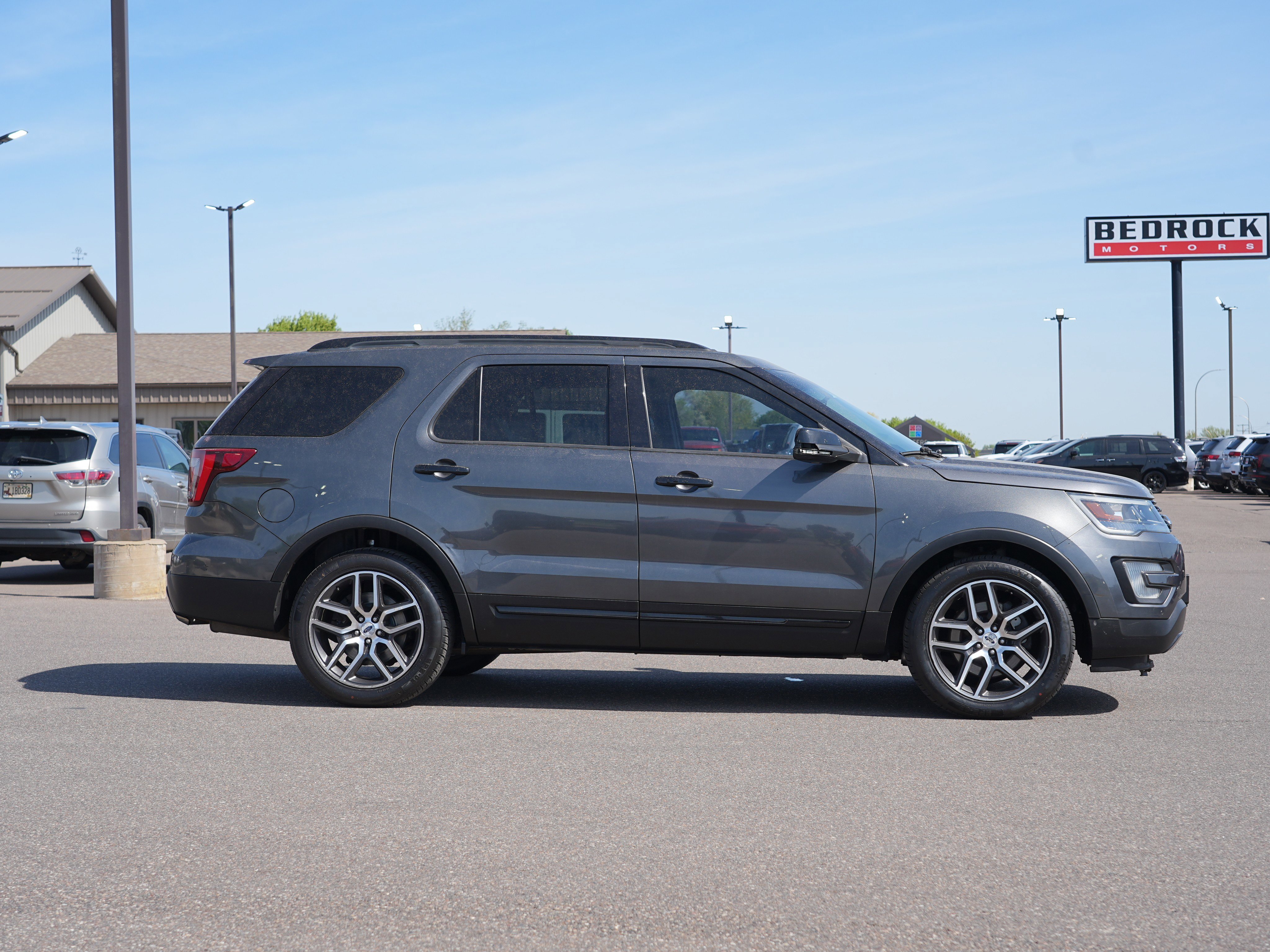 Used 2016 Ford Explorer Sport w/ Equipment Group 401A AWD/4WD image 2