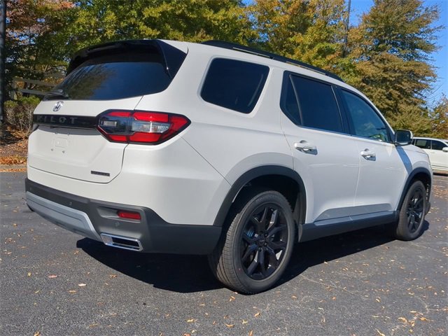 New 2025 Honda Pilot Touring image 4