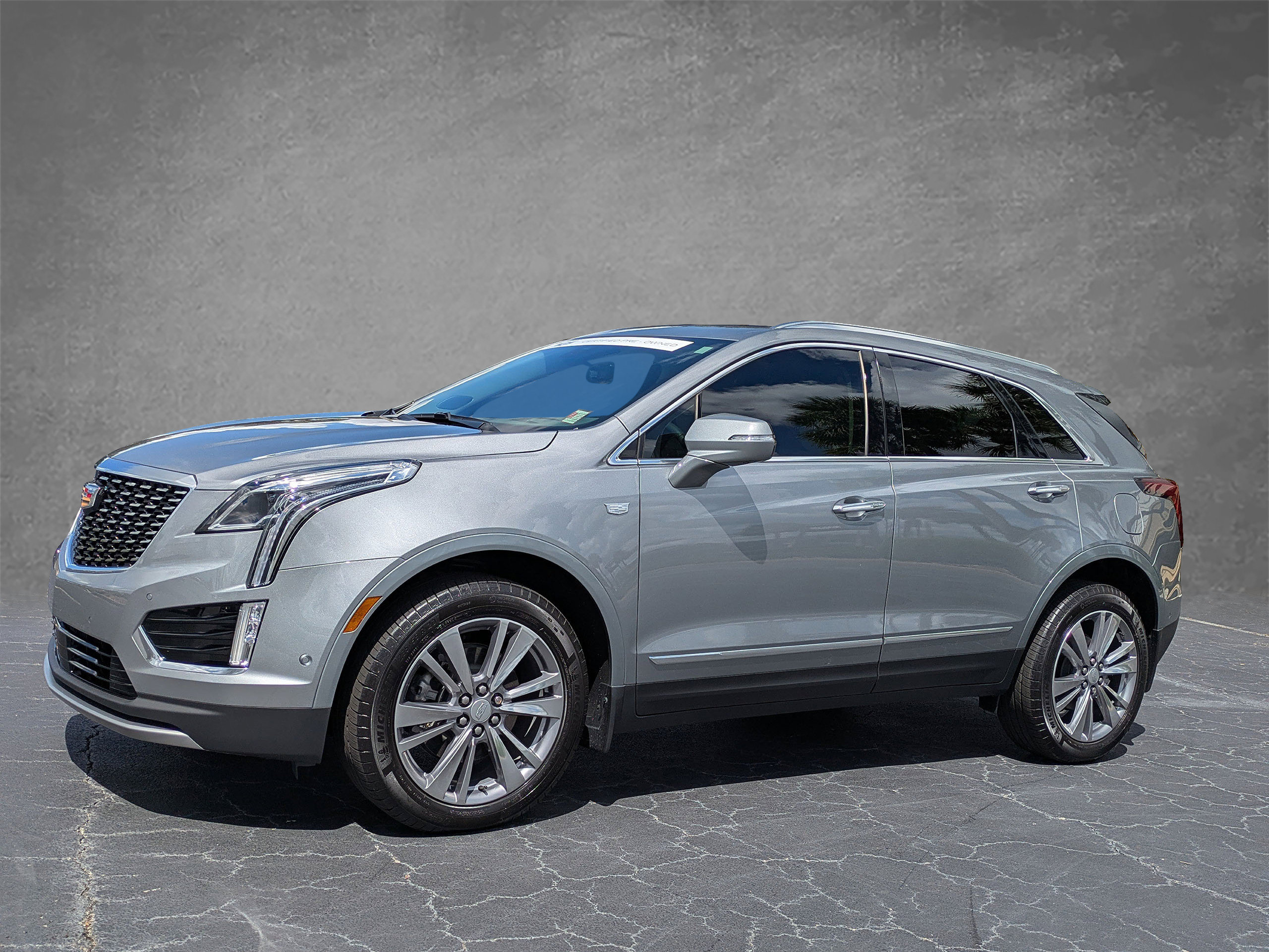 Used 2024 Cadillac XT5 Premium Luxury w/ Technology Package FWD image 2