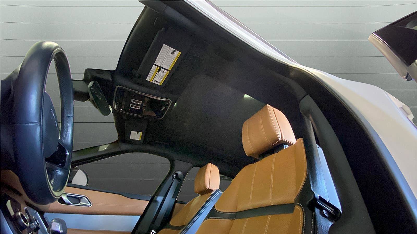 Used 2021 Land Rover Range Rover Velar R-Dynamic HSE image 3