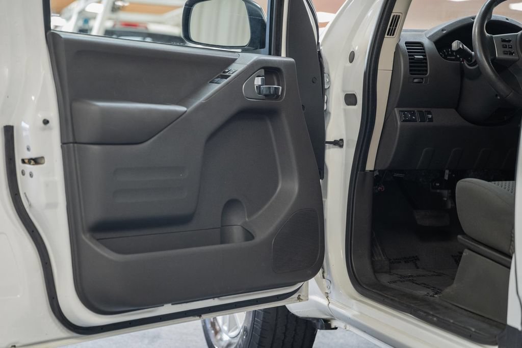 Used 2021 Nissan Frontier SV RWD image 33