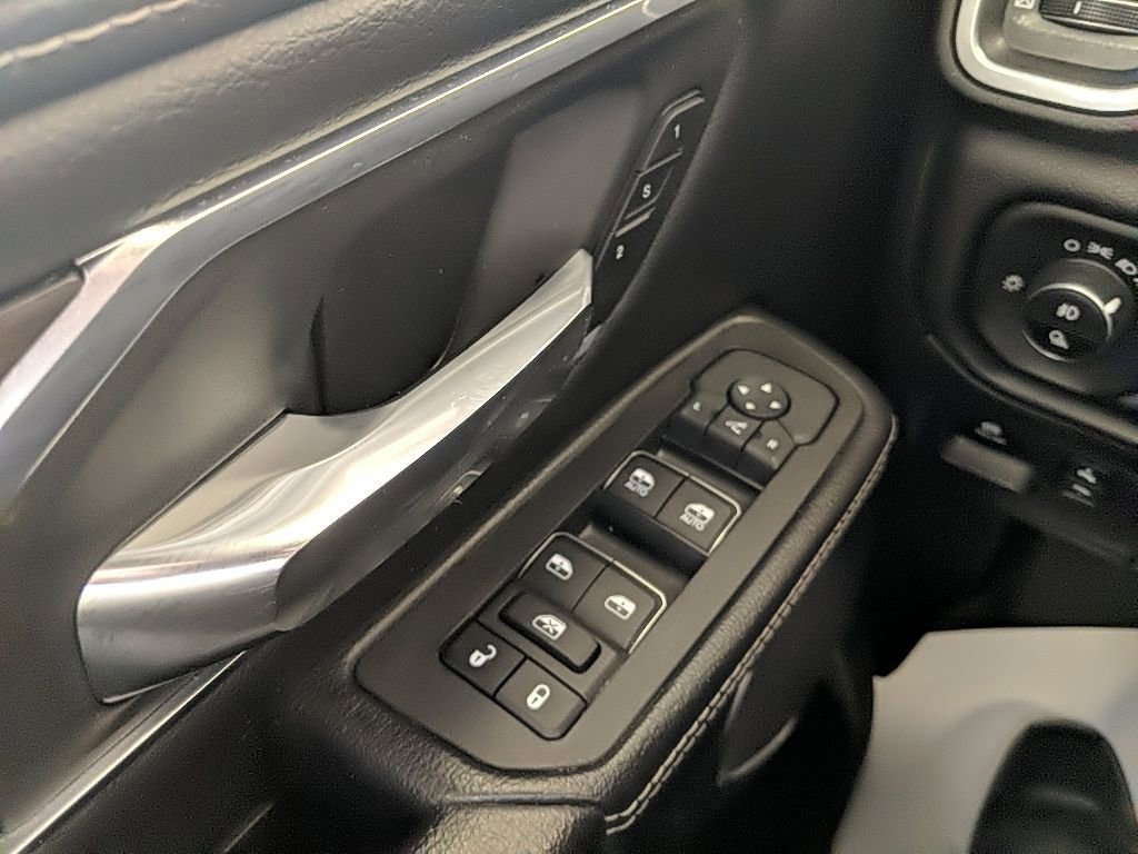 Used 2025 RAM 1500 Laramie image 28