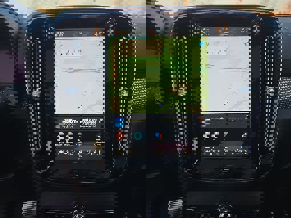 Used 2022 Volvo XC40 P8 Recharge Plus image 19