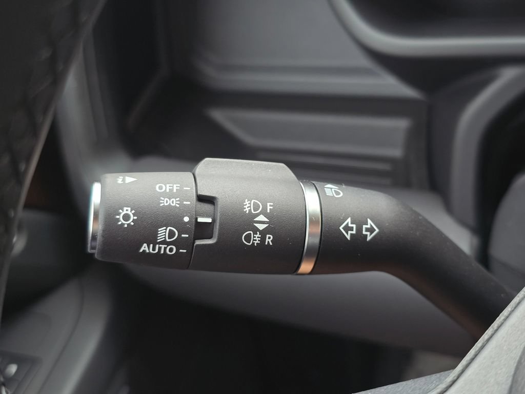 New 2026 Land Rover Defender 130 X-Dynamic SE AWD/4WD image 28