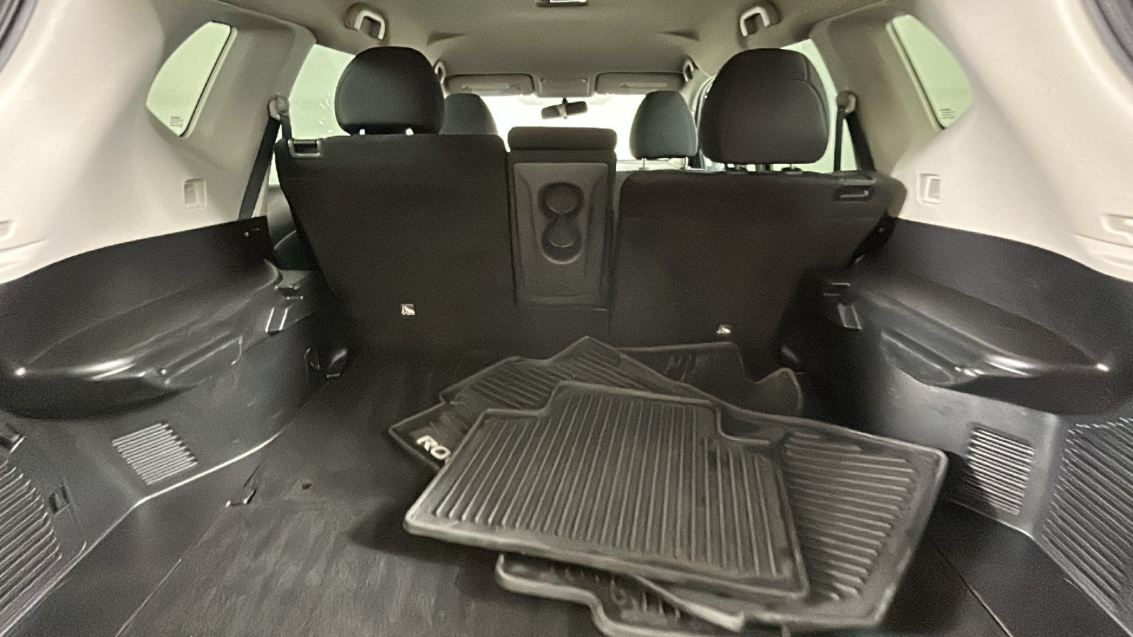 Used 2018 Nissan Rogue SV AWD/4WD image 32