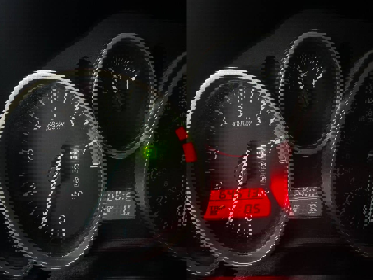 Used 2010 MAZDA MX-5 Miata Grand Touring w/ Premium Pkg image 14