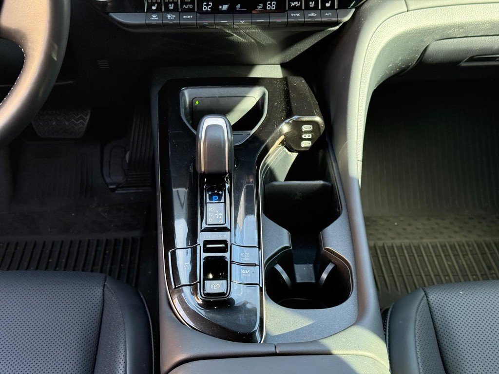 Certified 2025 Toyota Crown Signia AWD/4WD image 14