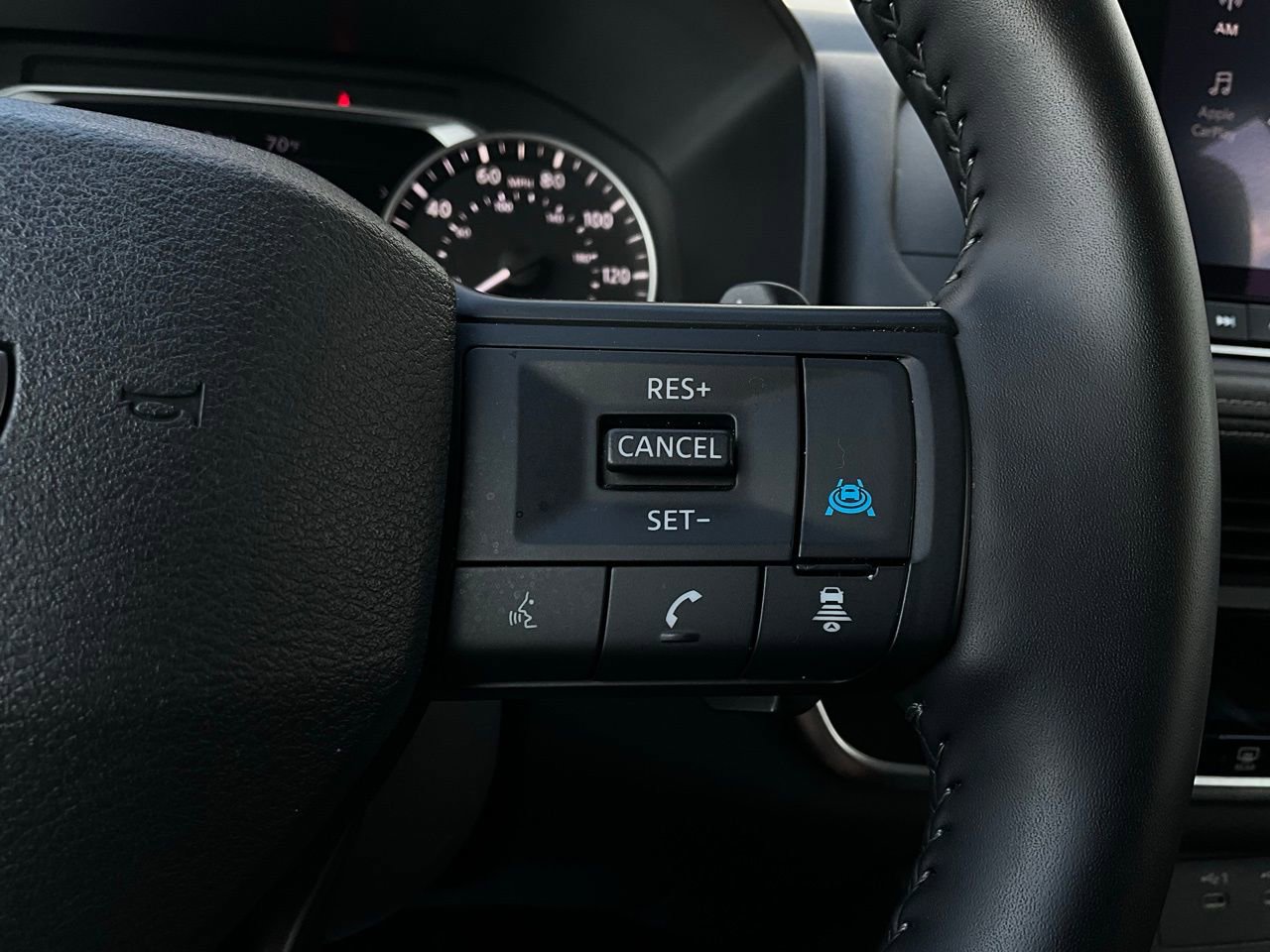 Used 2025 Nissan Rogue SV image 34