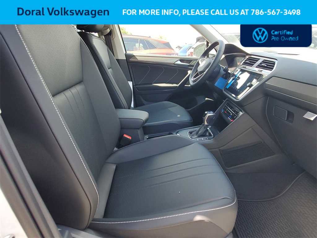Used 2023 Volkswagen Tiguan SE image 31