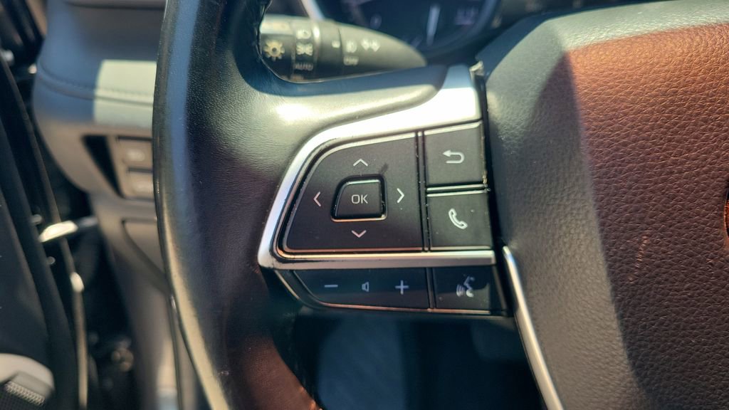 Used 2022 Toyota Highlander XLE AWD/4WD image 24