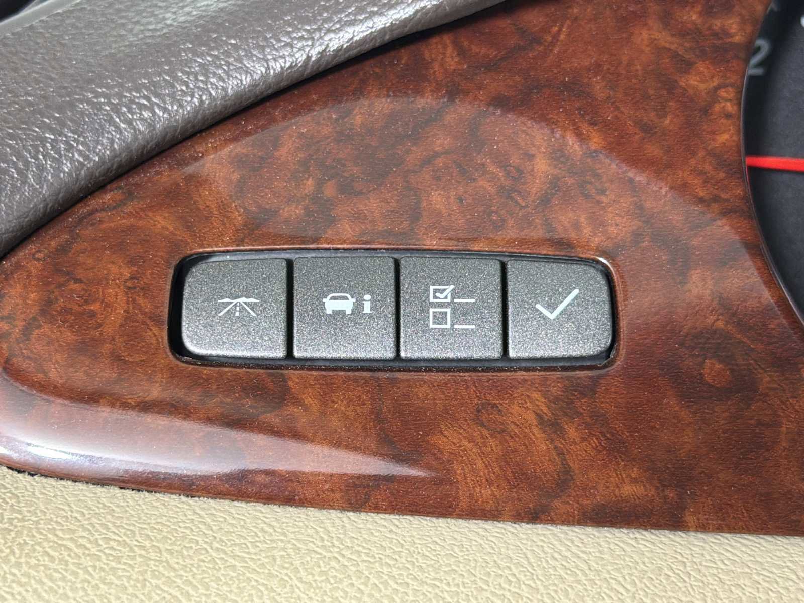 Used 2007 Buick Lucerne CXL w/ Luxury Package FWD image 28