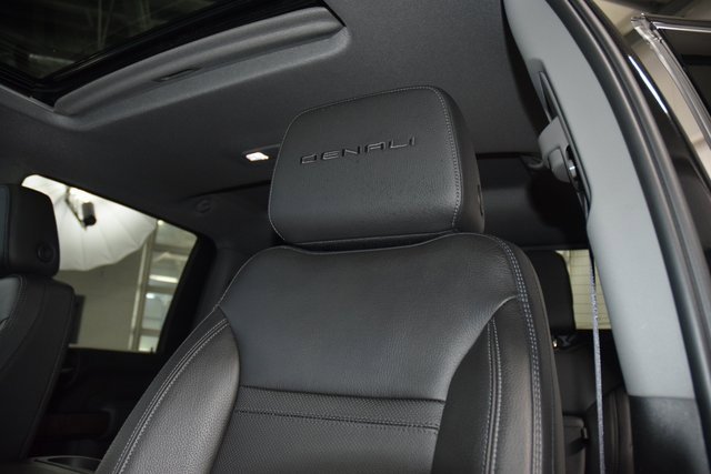 Used 2023 GMC Sierra 2500 Denali w/ Denali Ultimate Package image 44