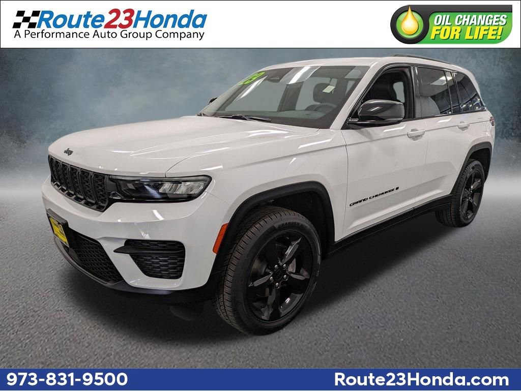 Used 2023 Jeep Grand Cherokee Altitude image 1