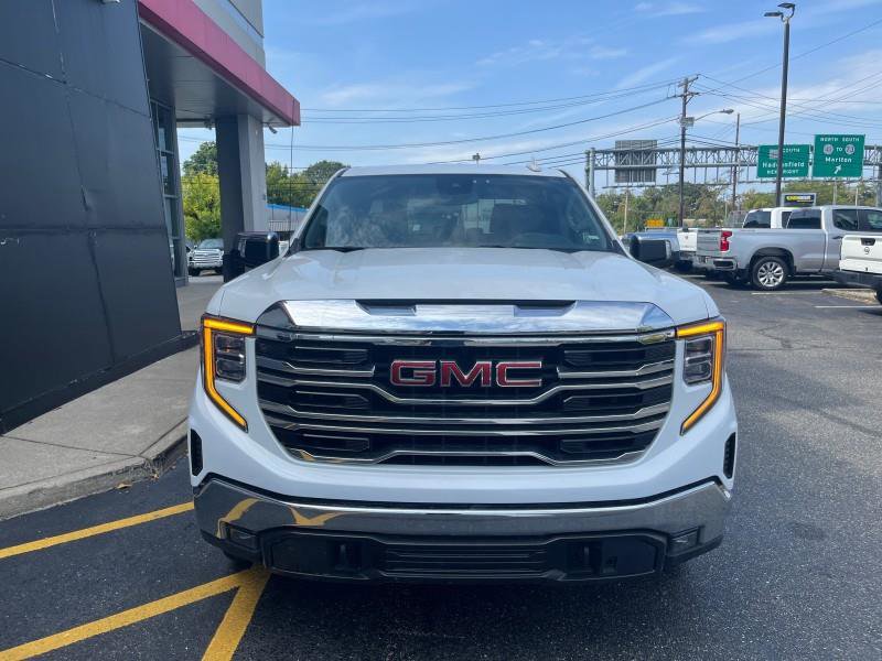 Used 2024 GMC Sierra 1500 SLT image 2