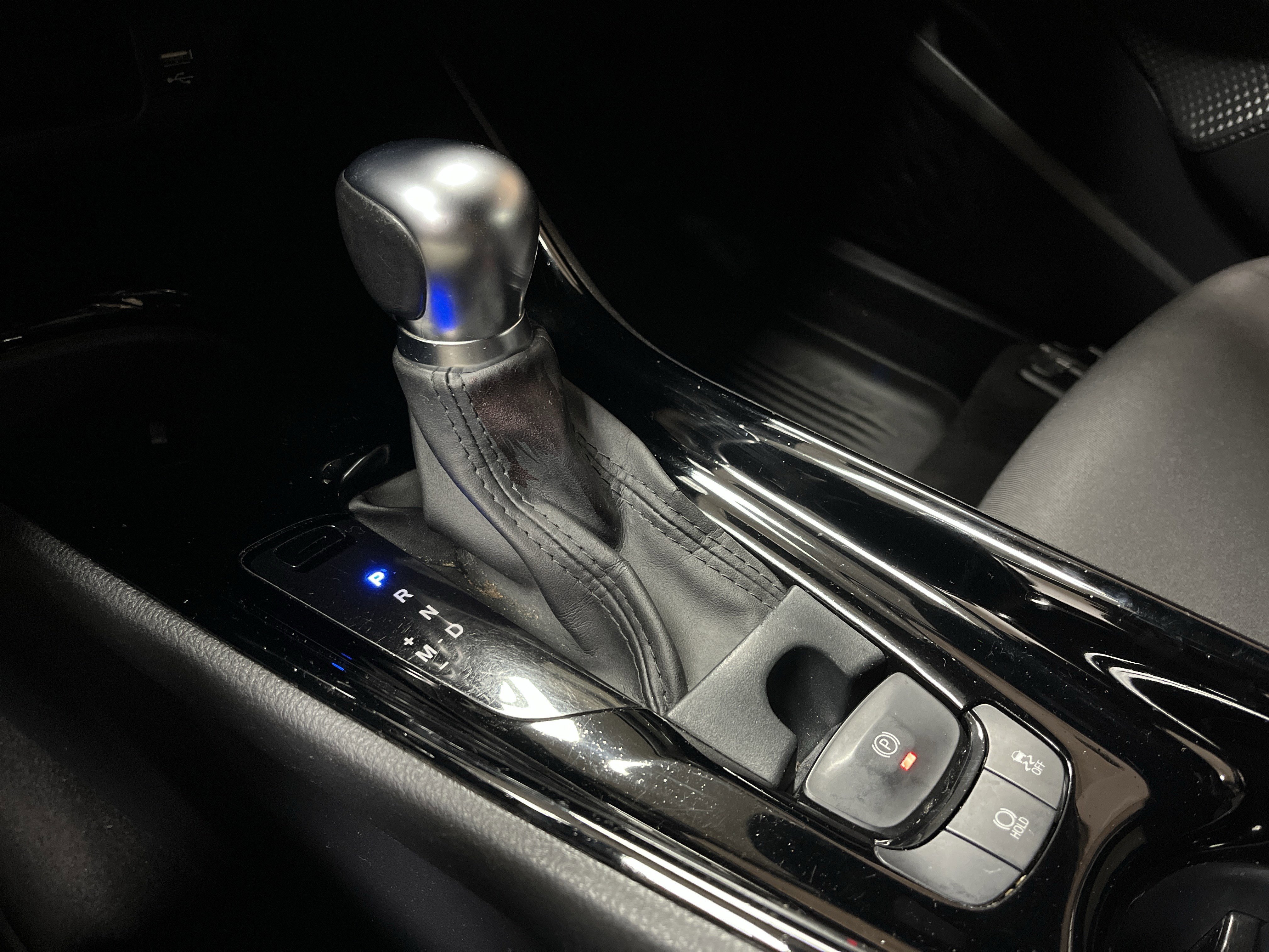 Used 2022 Toyota C-HR XLE image 25